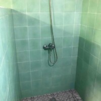 シャワースペースもセメントタイルです シャワースペースもセメントタイル